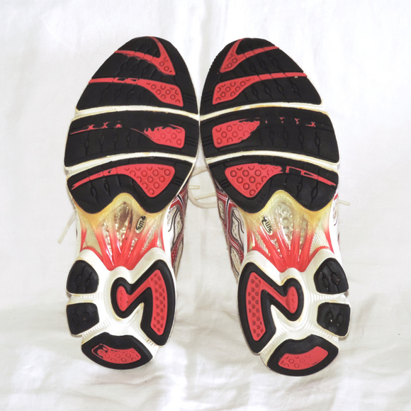 Asics Cumulus 11 red & white athletic shoes - Picture 6 of 7